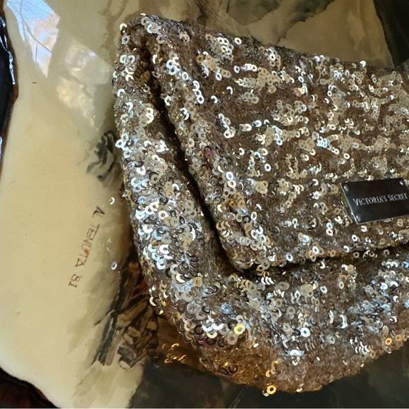 Victoria’s Secret Gold Sequin Clutch Purse Evening Hand Bag Shiny Zipper - Picture 3 of 15